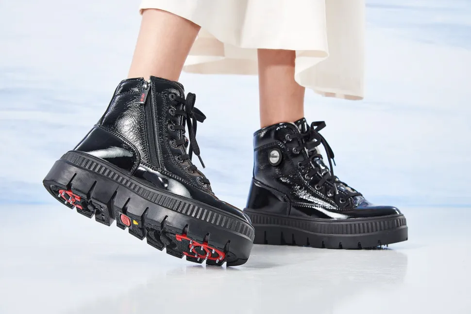 SPELL - boots with pivoting grip